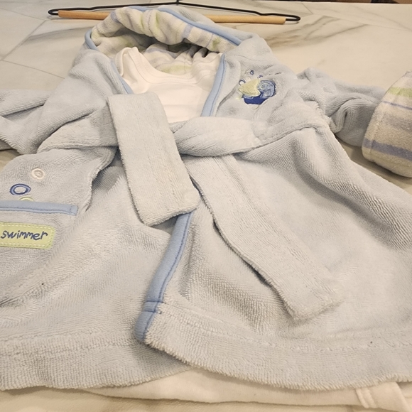 Just one year baby boy size 0-9 month baby blue robe with turtle. - Picture 6 of 7